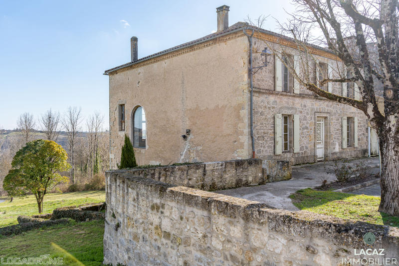 Maison - 450 m² - 6 pièces