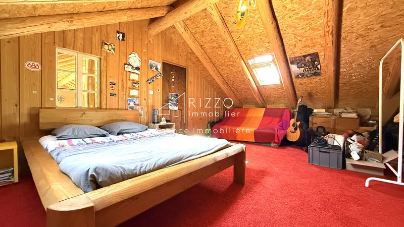 Maison - 303 m² - 8 pièces