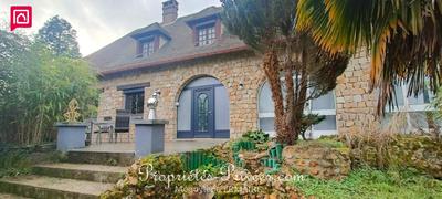 Maison - 416 m² - 10 pièces