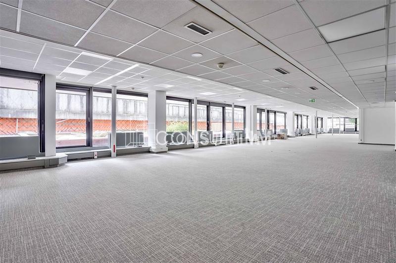 Bureau - 555 m²