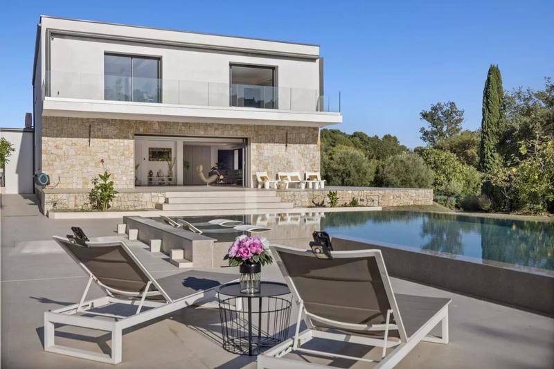 Villa - 326 m² - 9 pièces