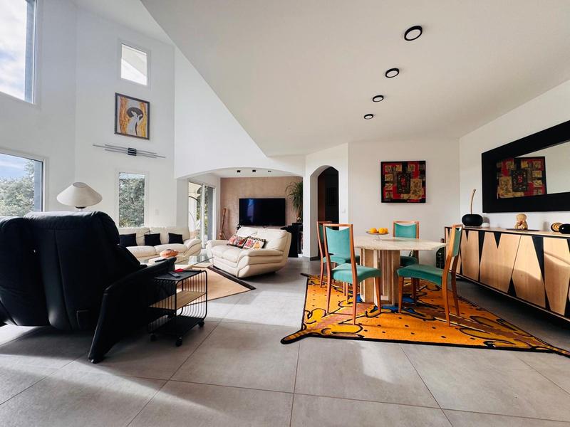 Maison - 203 m² - 6 pièces