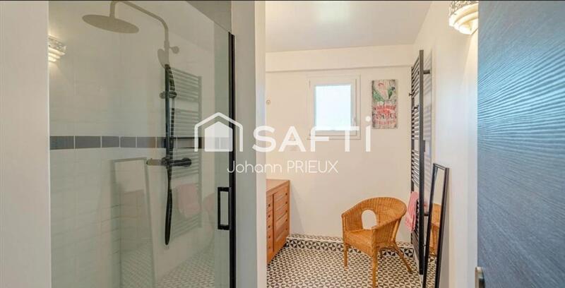 Maison - 225 m² - 7 pièces