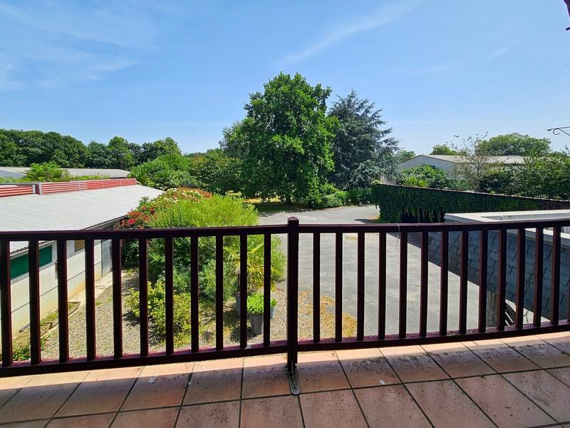 Maison - 453 m² - 14 pièces