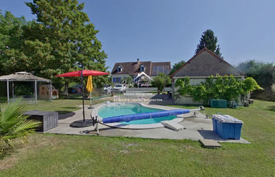 Maison traditionnelle - 244 m² - 8 pièces