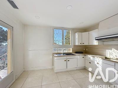 Maison - 200 m² - 7 pièces