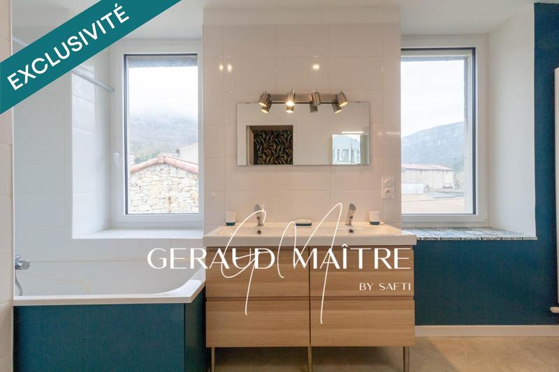 Maison - 242 m² - 10 pièces