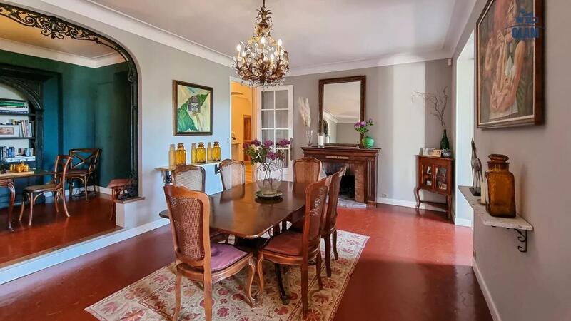 Maison - 377 m² - 12 pièces