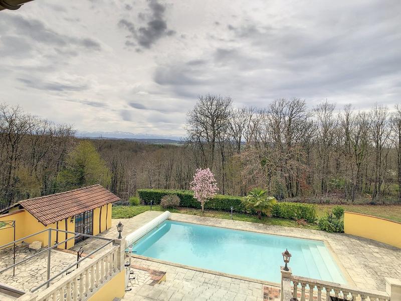 Maison de maîtres - 300 m² - 7 pièces