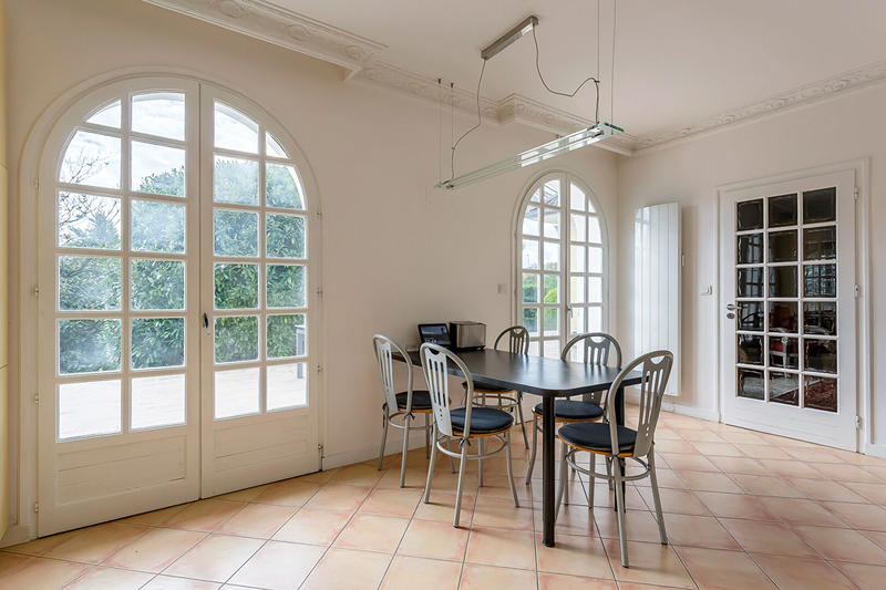 Villa - 263 m² - 9 pièces