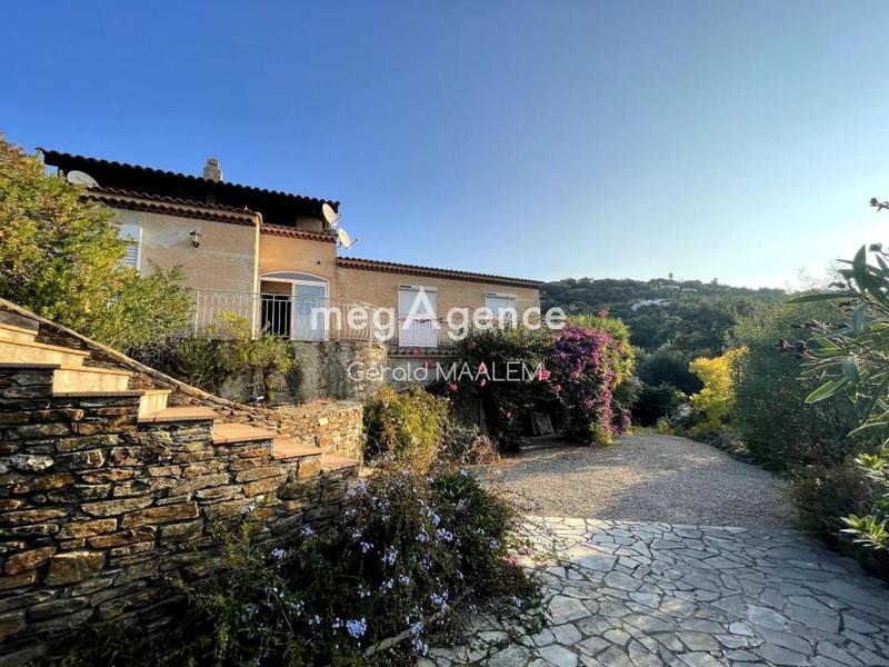 Villa - 210 m² - 8 pièces