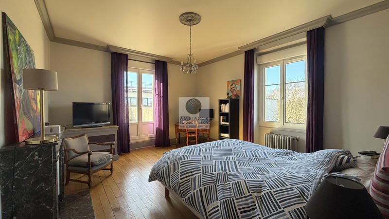 Maison - 306 m² - 10 pièces