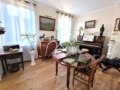Maison - 297 m² - 8 pièces