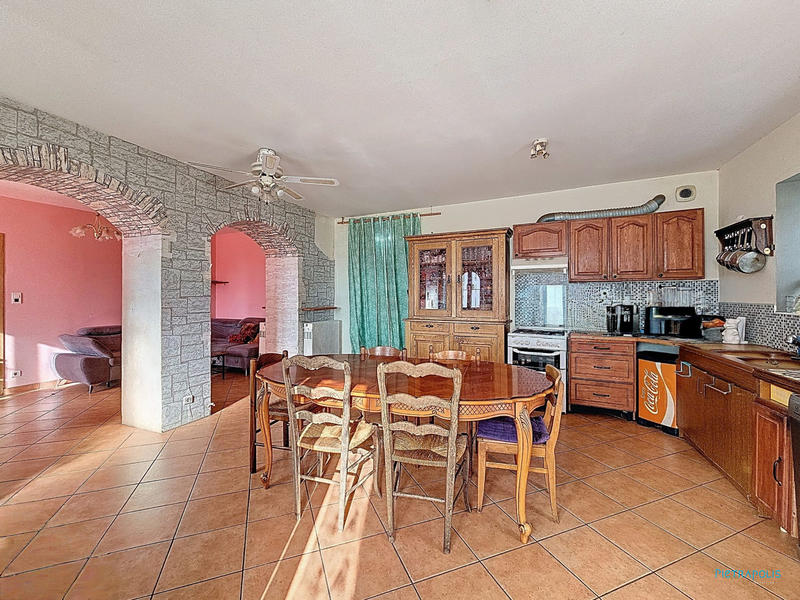 Maison - 195 m² - 7 pièces