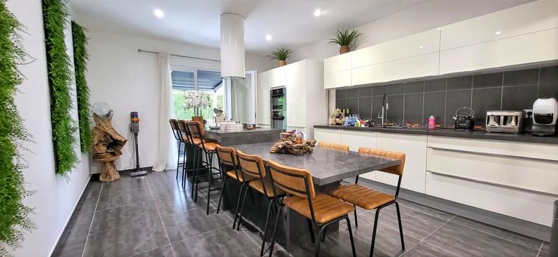 Villa - 140 m² - 5 pièces