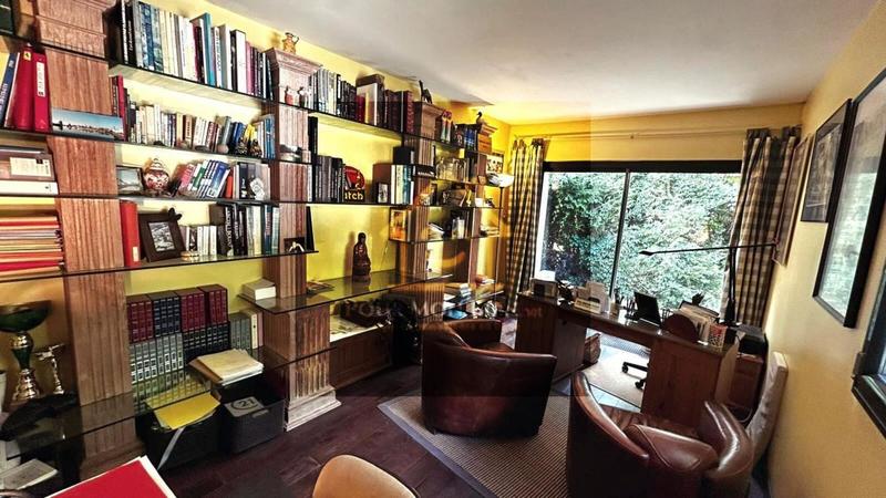 Propriété - 227 m² - 8 pièces