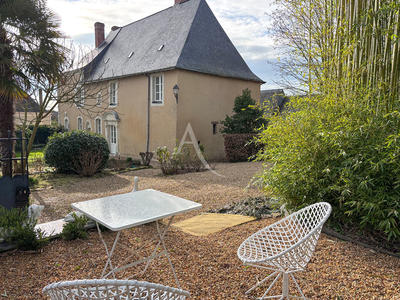 Maison - 240 m² - 8 pièces