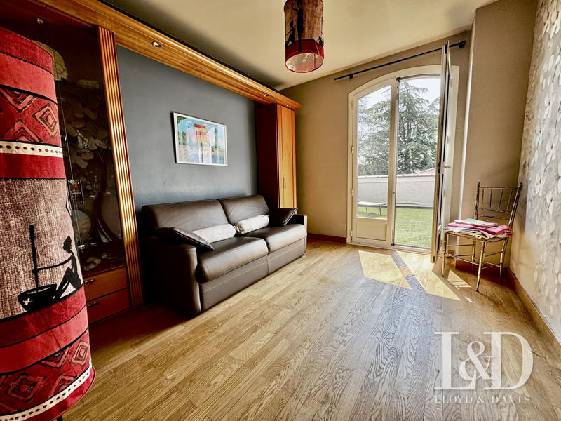 Maison - 313 m² - 9 pièces