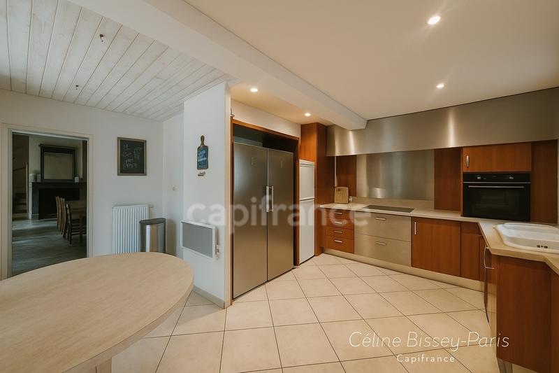 Maison - 256 m² - 6 pièces