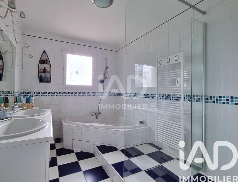 Maison - 185 m² - 8 pièces