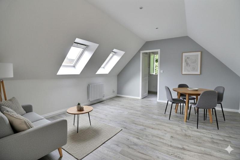 Maison - 210 m² - 7 pièces