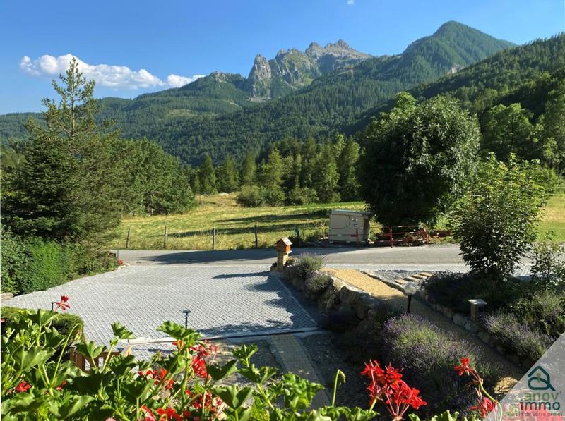 Châlet - 271 m² - 9 pièces