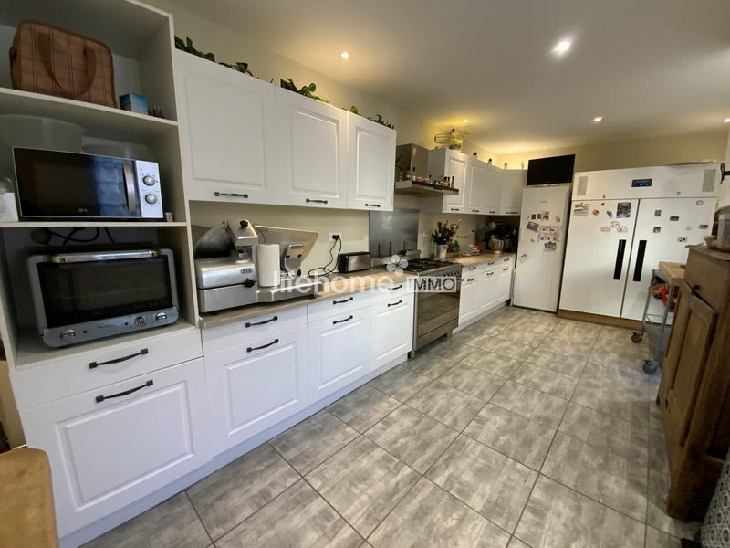 Maison - 320 m² - 7 pièces