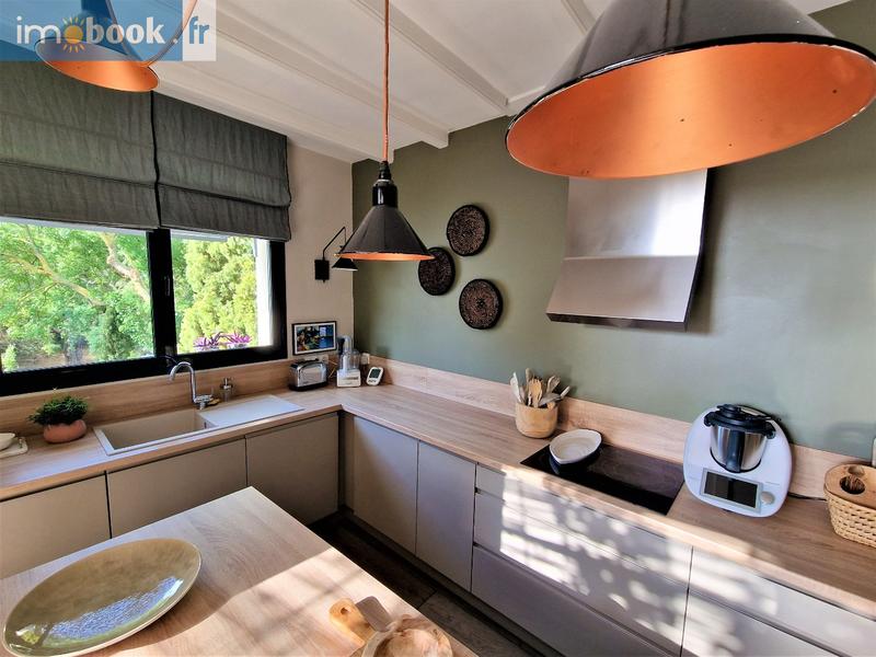 Maison - 350 m² - 8 pièces