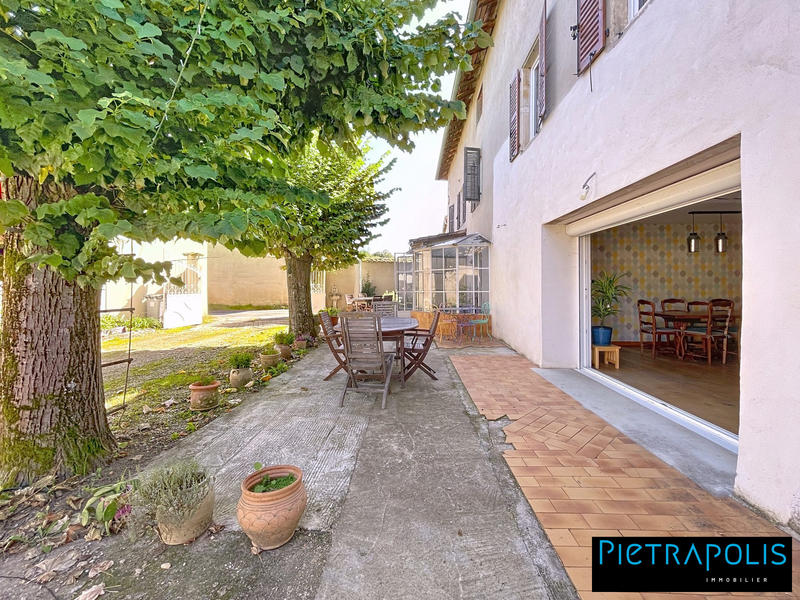 Maison - 269 m² - 7 pièces