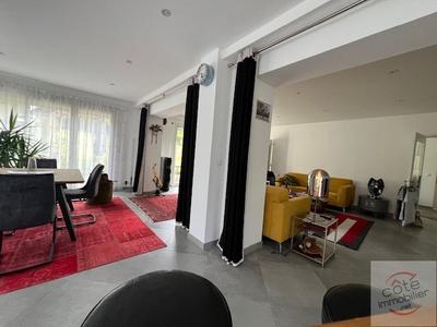 Maison - 240 m² - 6 pièces