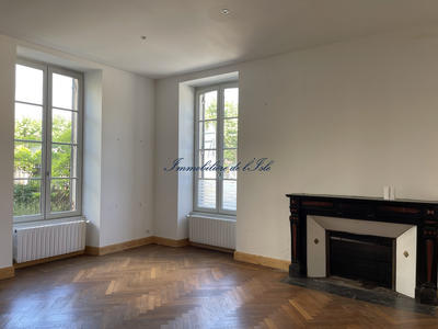 Maison - 280 m² - 11 pièces