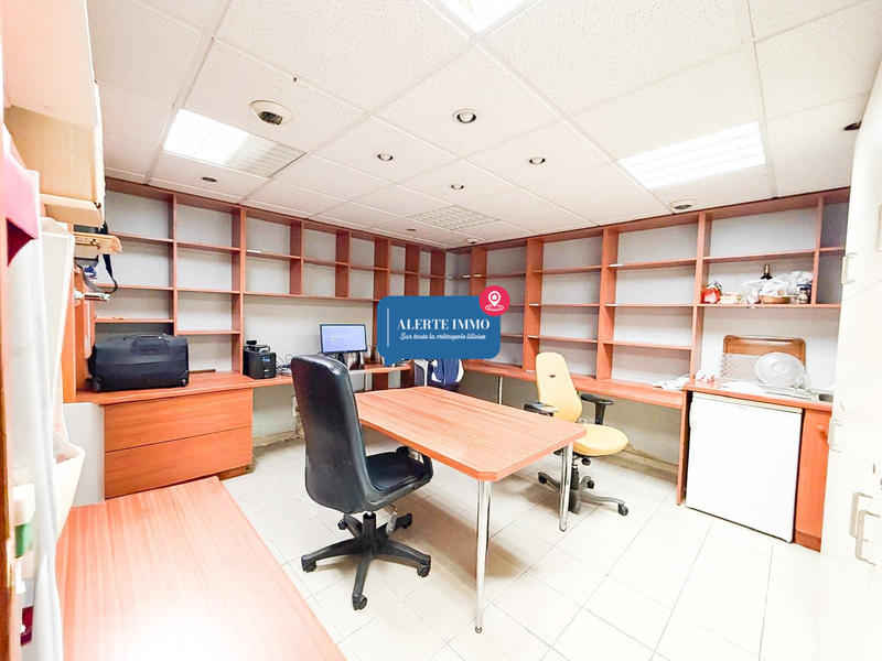 Local d'activités - 219 m² - 10 pièces