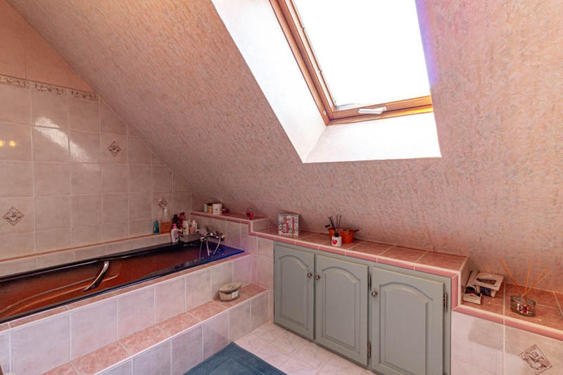 Maison - 198 m² - 8 pièces