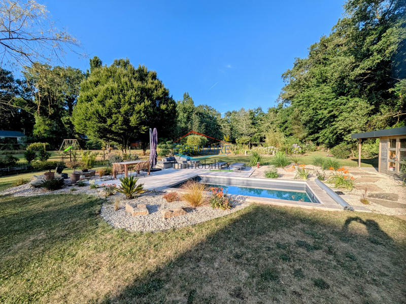 Maison traditionnelle - 190 m² - 8 pièces