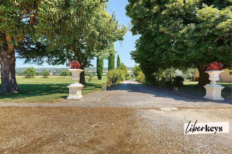 Maison de maîtres - 600 m² - 6 pièces