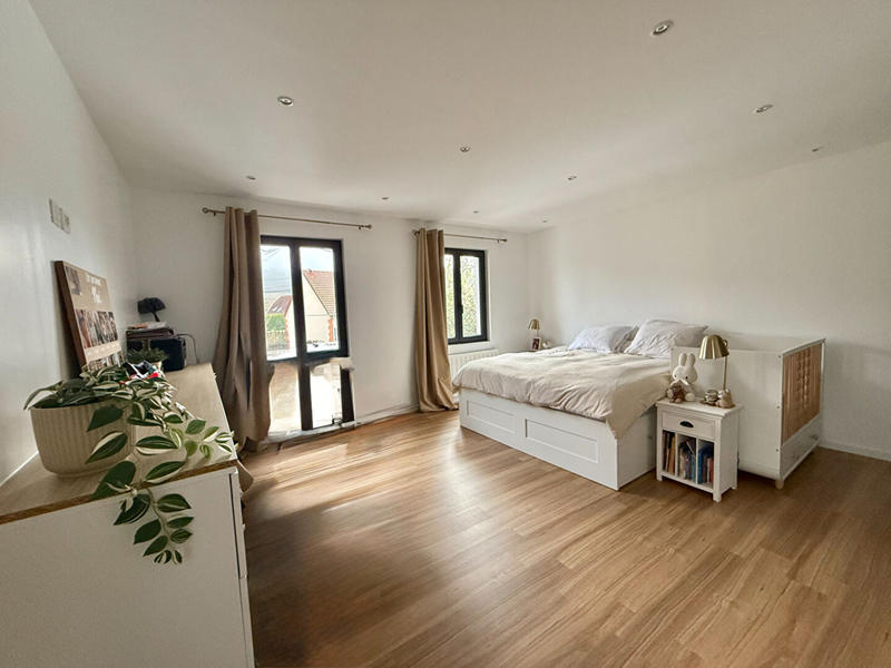 Maison - 180 m² - 7 pièces