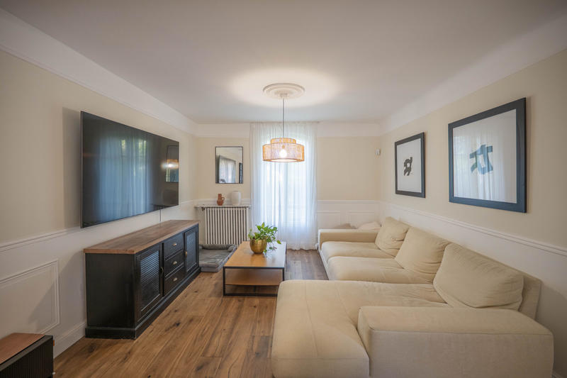 Maison - 220 m² - 6 pièces