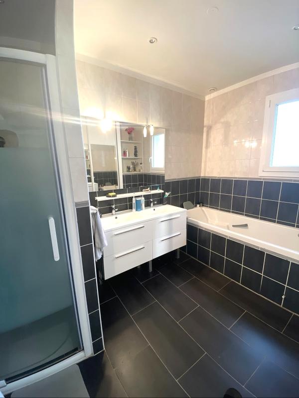 Maison - 180 m² - 7 pièces