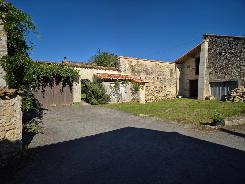 Corps de ferme - 340 m² - 16 pièces