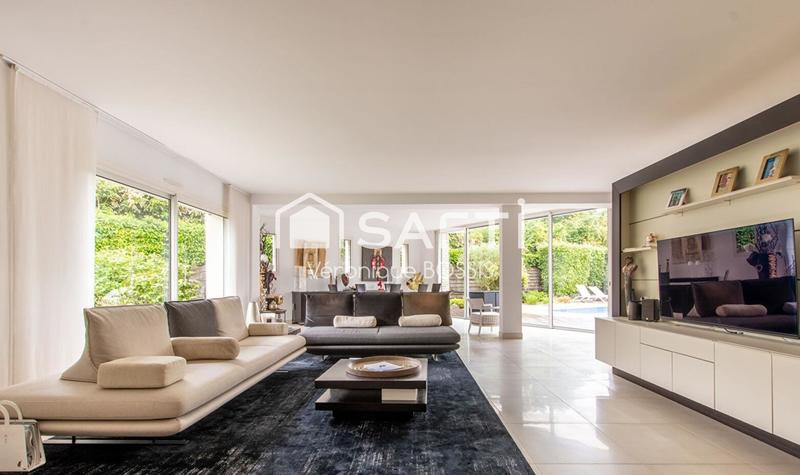 Villa - 236 m² - 8 pièces