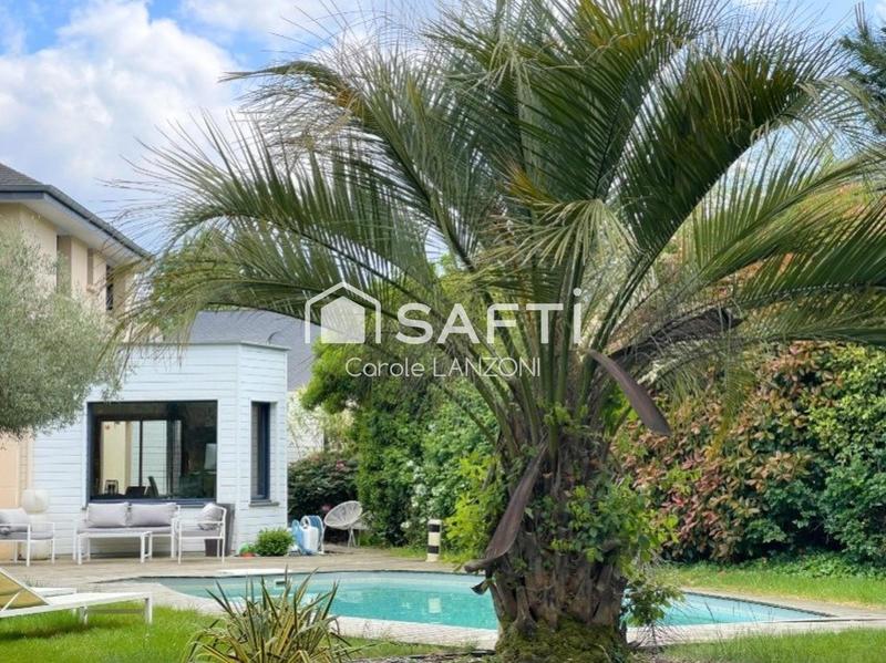 Maison - 217 m² - 8 pièces