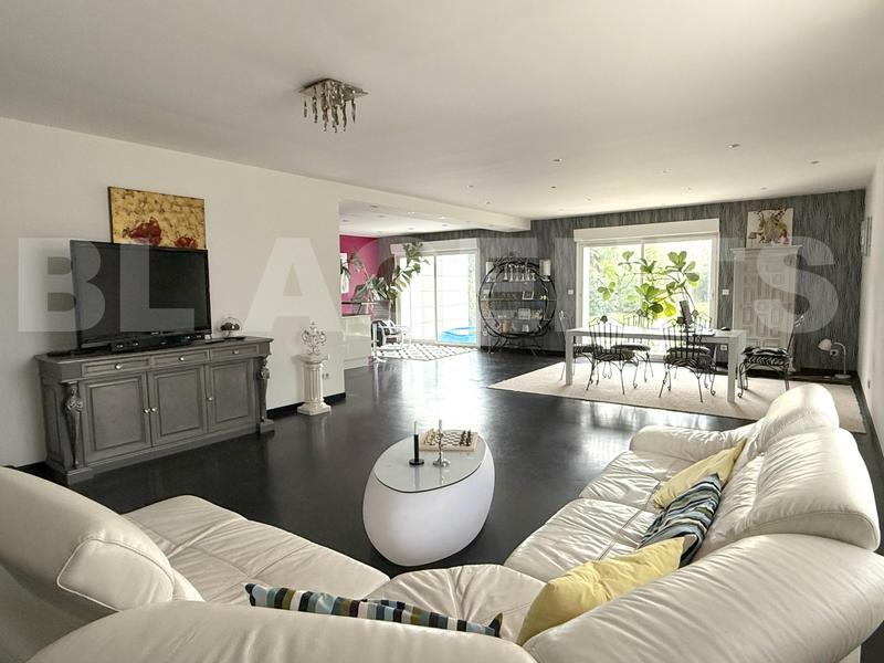 Maison - 215 m² - 6 pièces