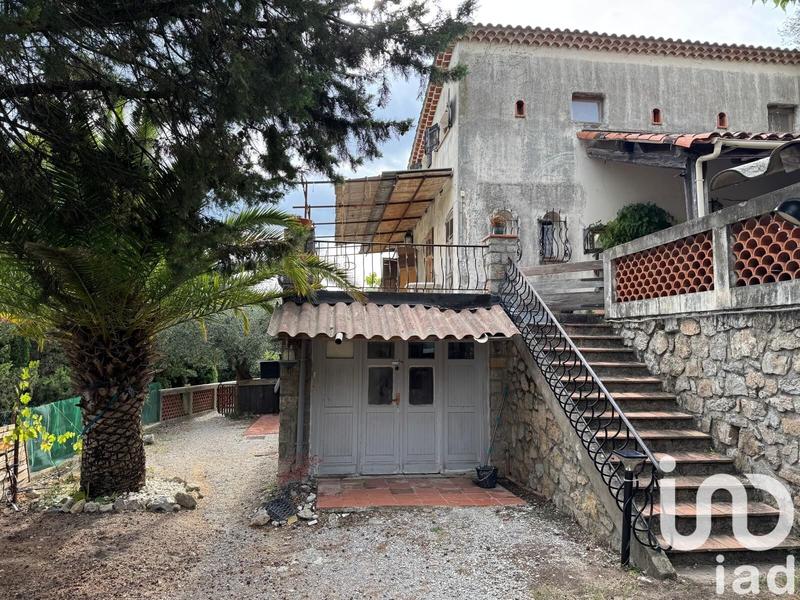 Maison - 214 m² - 9 pièces