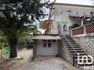 Maison - 214 m² - 9 pièces