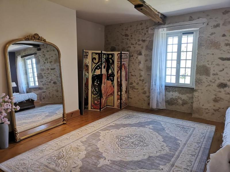 Propriété - 280 m² - 8 pièces