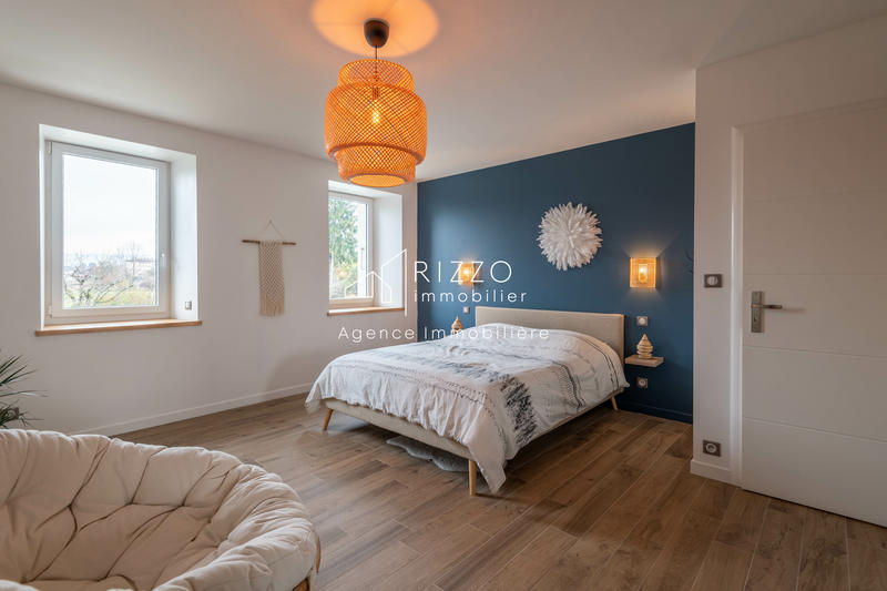 Maison - 326 m² - 11 pièces