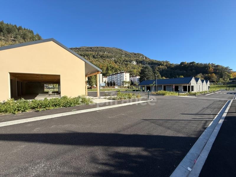 Local commercial - 190 m² - 1 pièce