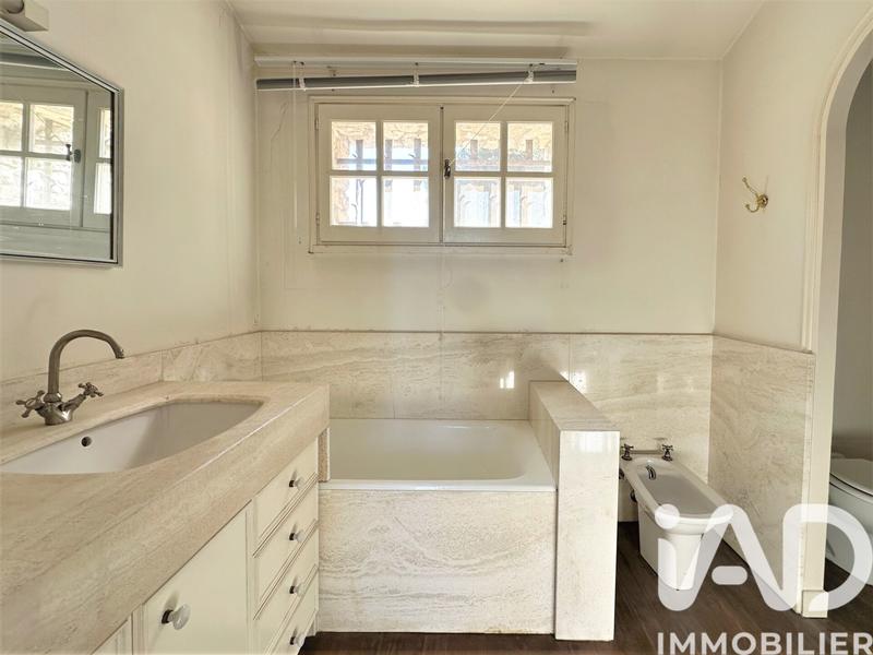 Maison - 325 m² - 8 pièces