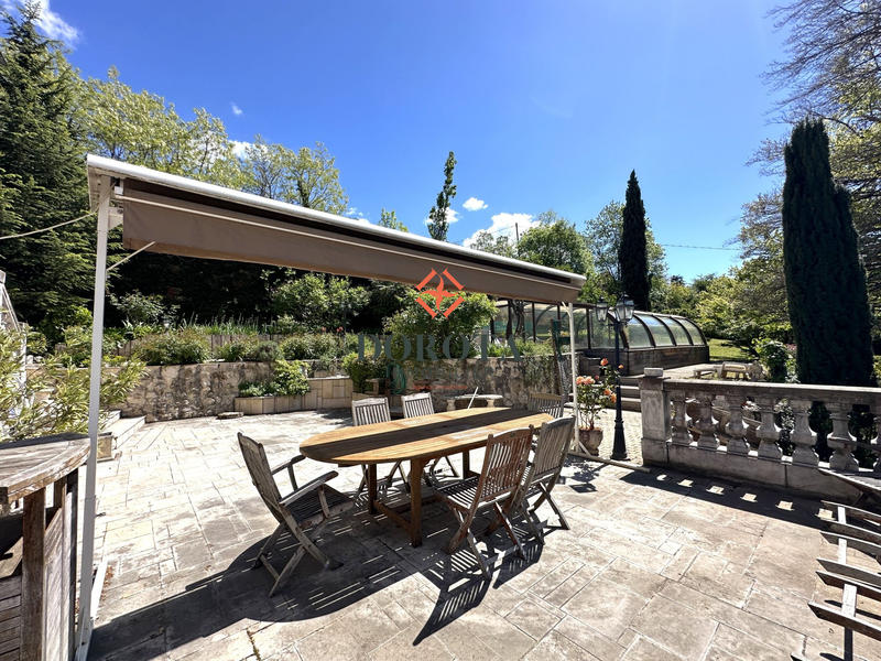 Villa - 252 m² - 11 pièces