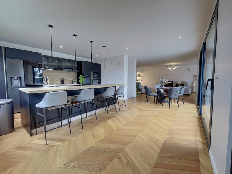 Villa - 218 m² - 6 pièces